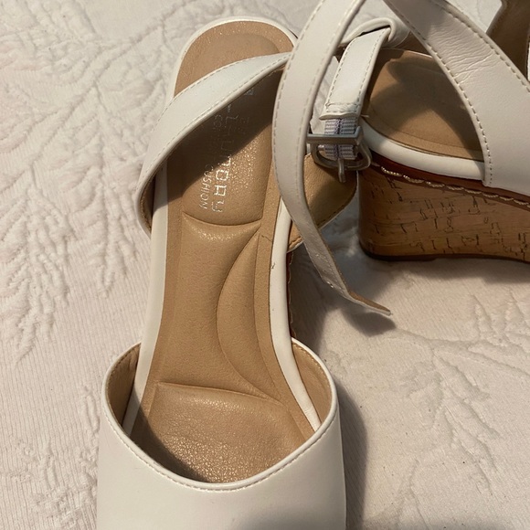 Gorgeous wedges! - Picture 3 of 5